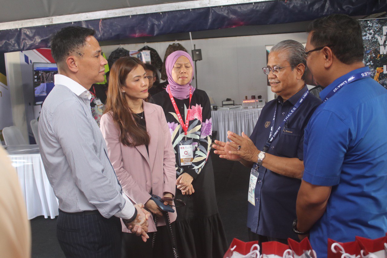 A Visit From The Tunku Mahkota Kedah To The Invest Kedah Berhad Booth